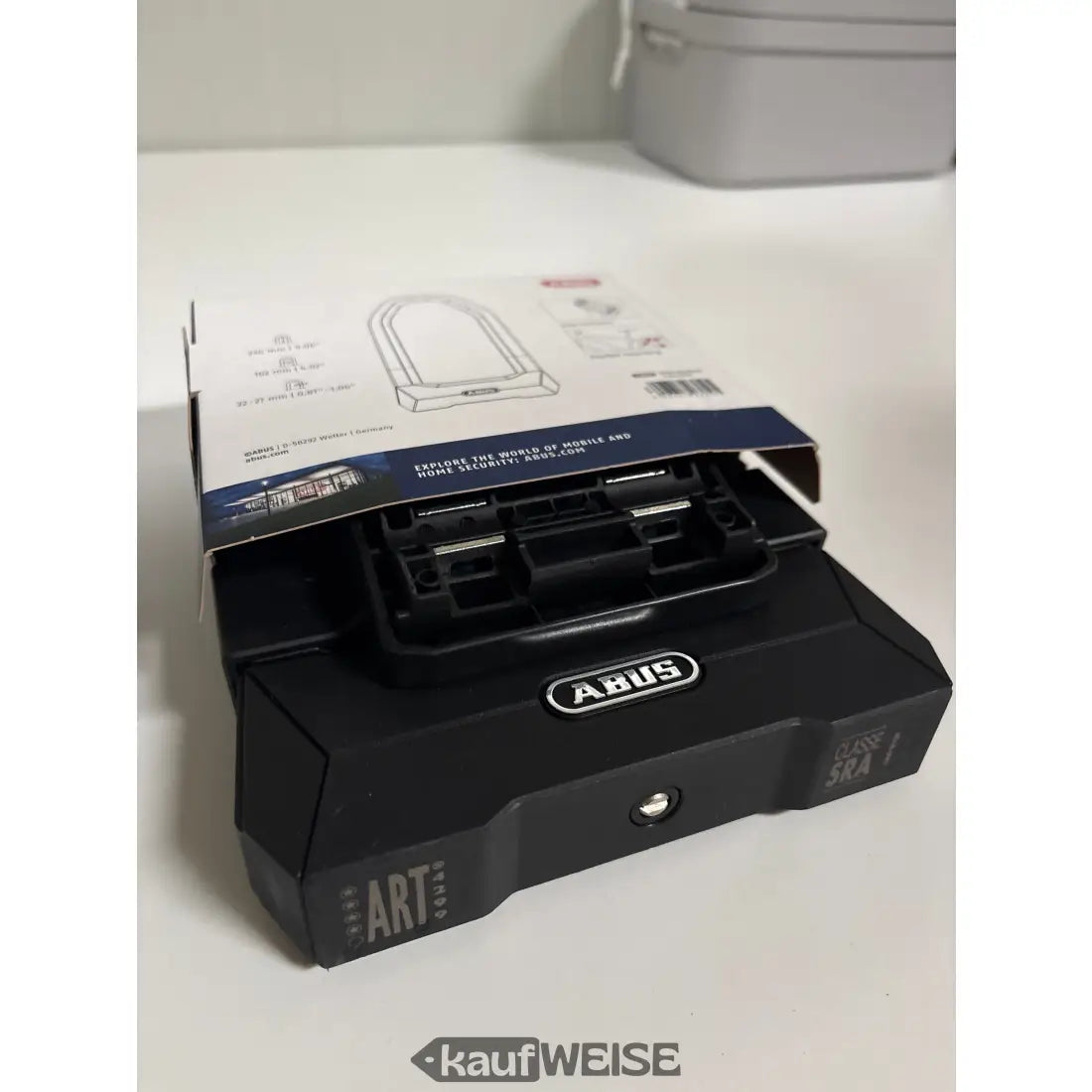 Schwarzes ABUS Granit Super Extreme 2500 Bügelschloss mit Montageschiene