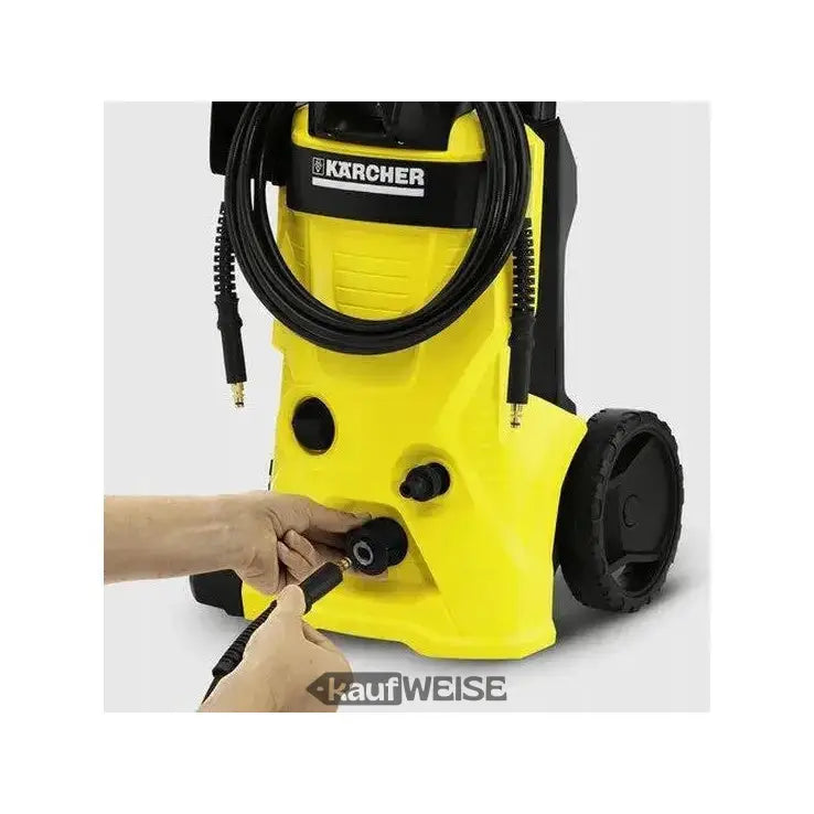 Gelber und schwarzer Kärcher K4 Hochdruckreiniger mit Schlauch