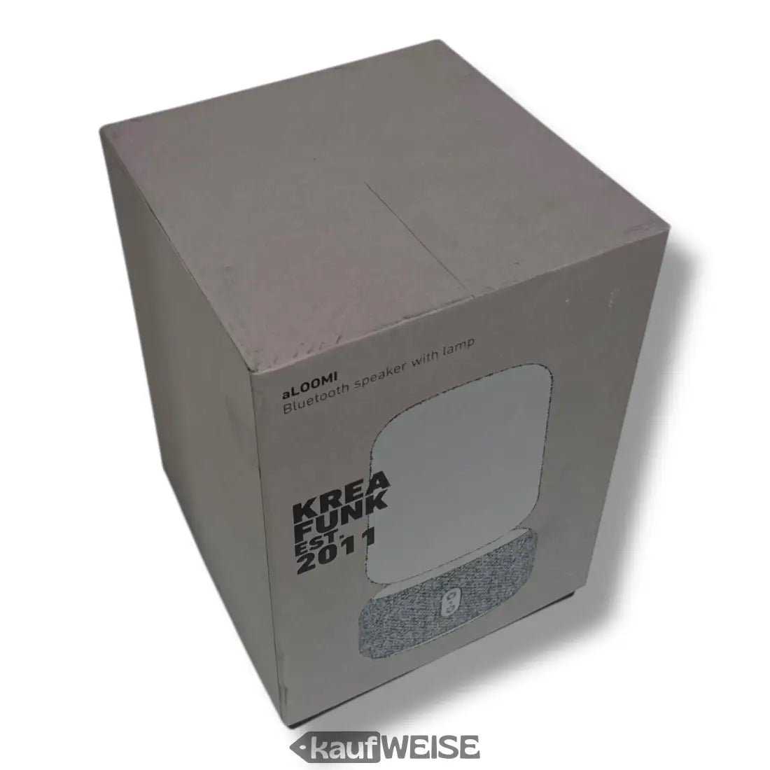 Weiße Kreafunk aLOOMI Box mit Lautsprecher-Lampen-Design und Gründungsjahr 2011