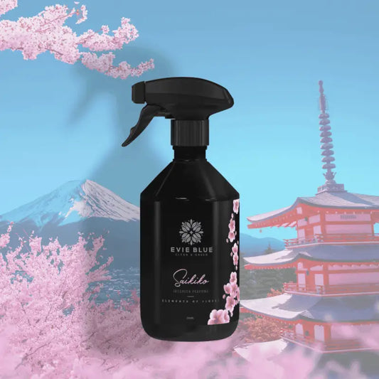 Schwarze Sprühflasche mit Kirschblütendesign für Jinsei Parfum Saikiko Raumduft