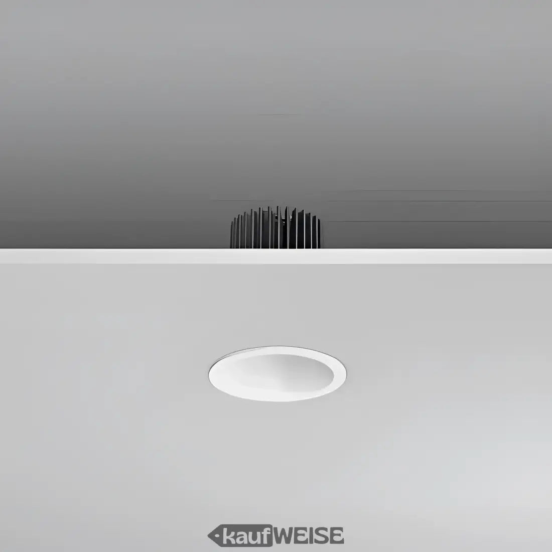 Weiße eingelassene Deckenleuchte mit schwarzem Kühler im modernen minimalistischen Stil