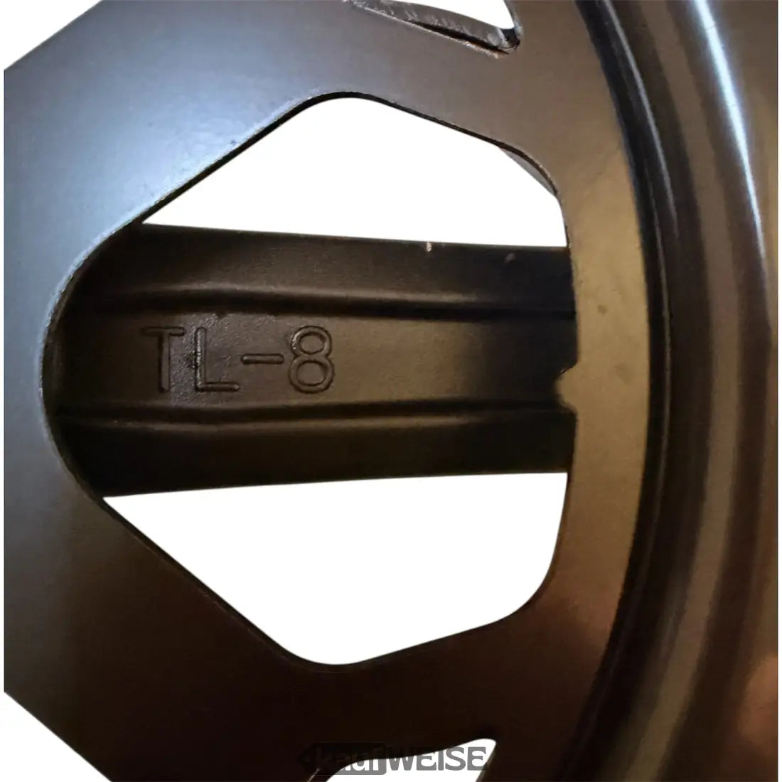 Schwarzer Metall-Nabenflansch mit TL-8-Gravur im Volta GTS One Kurbelsatz