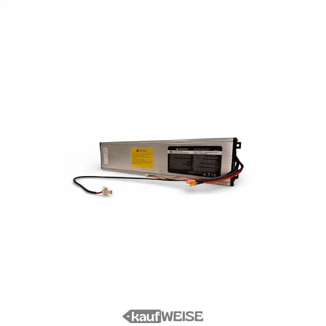 Silbernes rechteckiges Xiaomi-Scooter-Akku (12.8Ah) mit Warnlabels und Kabeln